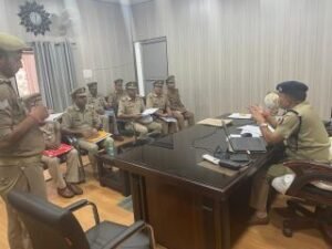 कानपुर नगर27.06.2024*पुलिस उपायुक्त पूर्वी श्री श्रवण कुमार सिंह द्वारा पूर्वी जोन के उ0नि0 गणों का अर्दली रूम किया गया-*