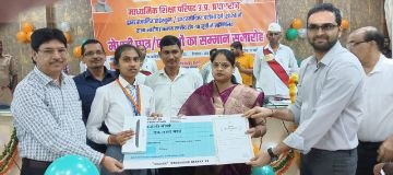 कौशांबी29जून24*मेधावी छात्र-छात्राओं को एक लाख का चेक,टैबलेट,मेडल एवं प्रशस्ति-पत्र देकर किया सम्मानित*