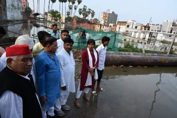 अयोध्या29जून24*पारसनाथ यादव सहित पार्टी के वरिष्ठ नेता कार्यकर्ता ने रामपथ मार्ग का सहादतगंज लेकर अयोध्या तक निरीक्षण किया