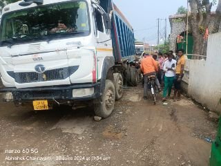 औरैया30जून24*ट्रक का एक्सल टूटने से 3 घंटे तक लगा रहा जाम औरैया30जून24*ट्रक का एक्सल टूटने से 3 घंटे तक लगा रहा जाम