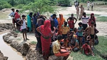 कानपुर देहात 30 जून 24 *पानी भरे गड्ढे में औंधे मुंह मिला किसान का शव, चेहरे पर चोट के निशान*