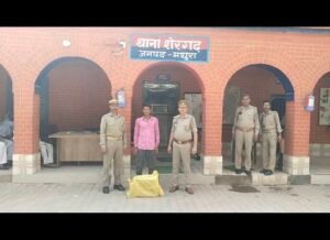 मथुरा 19 जून 2024 - थाना शेरगढ पुलिस द्वारा चोरी की घटना का सफल अनावरण करते हुए एक अभियुक्त को चोरी के एक ट्यूबवेल स्टार्टर सहित गिरफ्तार ।