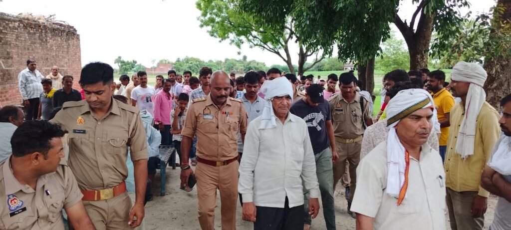 औरैया 05 जुलाई 24*सेवानिवृत फौजी का संदिग्ध हालत में पेड़ से लटका मिला शव मचा हड़कंप*