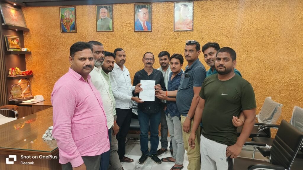 औरैया 05 जुलाई 24*संविदा कर्मचारियों की सूची सार्वजनिक की जाने की मांग औरैया 05 जुलाई 24*संविदा कर्मचारियों की सूची सार्वजनिक की जाने की मांग