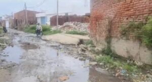 रूडकी हरिद्वार9जुलाई24* हाय री फूटी किस्मत....रिश्तों से आंगन सूखा टूटी फूटी सड़क देख रिश्ते हुए गुल