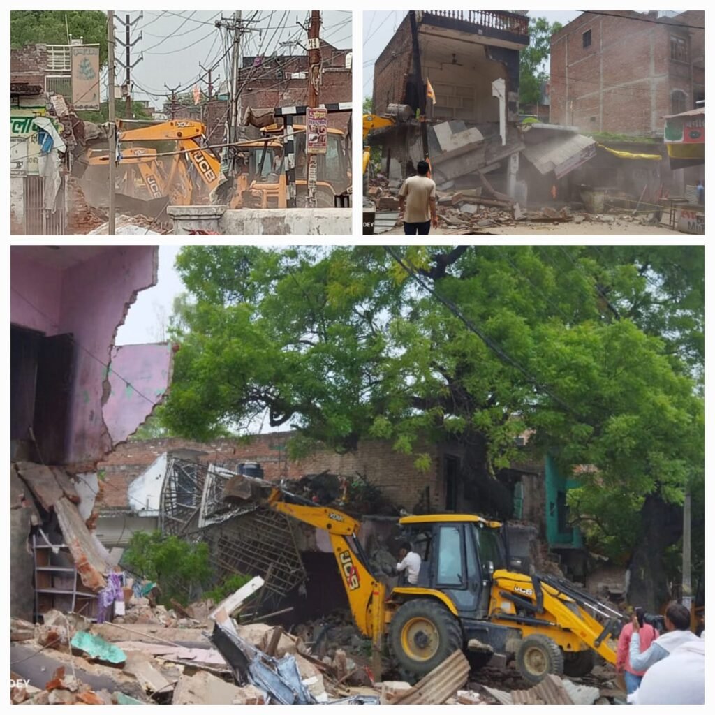 औरैया 13 जुलाई 24**भीड़ को नियंत्रित करने में पुलिस को छूटा पसीना* औरैया 13 जुलाई 24**भीड़ को नियंत्रित करने में पुलिस को छूटा पसीना*