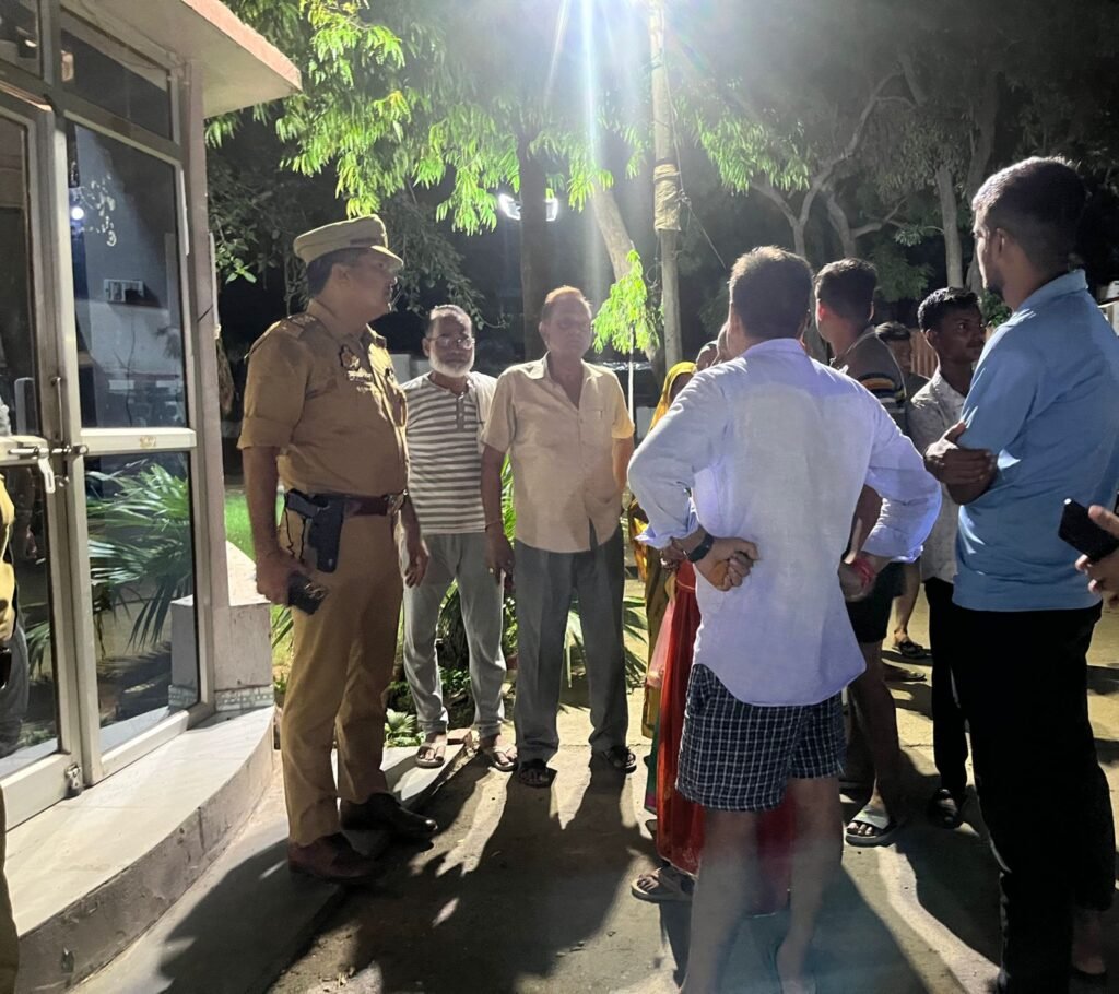 औरैया 14 जुलाई 24*भागवत पंडाल में तीन महिलाओं के गले से उड़ाई सोने की चेन* औरैया 14 जुलाई 24*भागवत पंडाल में तीन महिलाओं के गले से उड़ाई सोने की चेन*