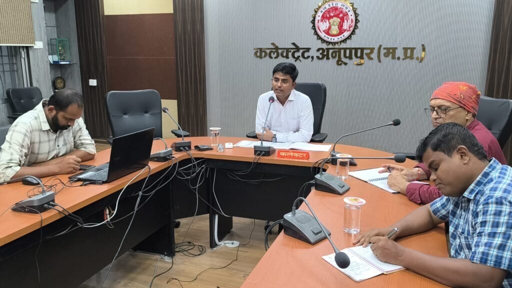 अनूपपुर 24 जुलाई 24*राजस्व महाअभियान के संबंध में प्रभारी कलेक्टर ने राजस्व प्रकरणों के निराकरण की समीक्षा कर राजस्व अधिकारियों को दिए निर्देश अनूपपुर 24 जुलाई 24*राजस्व महाअभियान के संबंध में प्रभारी कलेक्टर ने राजस्व प्रकरणों के निराकरण की समीक्षा कर राजस्व अधिकारियों को दिए निर्देश