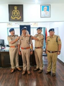 मिर्ज़ापुर: 29जुलाई 2024 *क्षेत्राधिकारी नगर, मीरजापुर को अपर पुलिस अधीक्षक पद पर पदोन्नत होने पर, पद प्रतीक अशोक स्तम्भ लगाकर दी गई शुभकामनाएं एवं बधाई —*