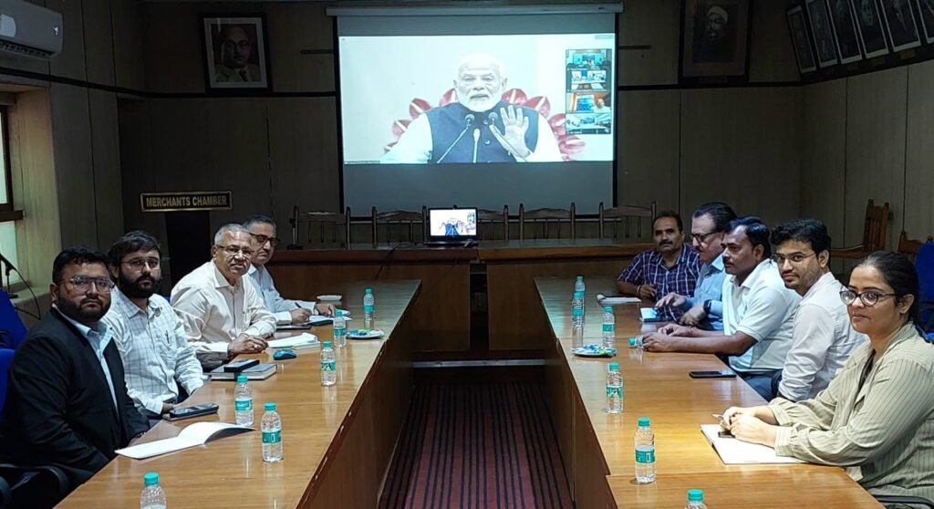 कानपुर, 30 जुलाई, 2024 - आज, मर्चेंट्स चैंबर ऑफ उत्तर प्रदेश ने डॉ. गौर हरि सिंघानिया कॉन्फ्रेंस हॉल में एक महत्वपूर्ण सम्मेलन की मेजबानी की,