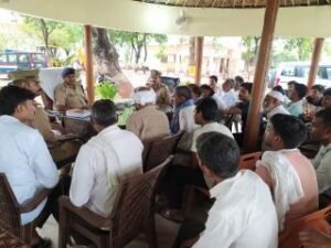 कौशांबी01जुलाई24*मुहर्रम त्यौहार को लेकर ताजियादारो व संभ्रांत लोगों के साथ अपर पुलिस अधीक्षक ने की बैठक*