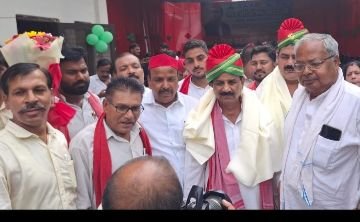 लखनऊ01जुलाई24*केक काटकर पूर्व मुख्यमंत्री का मनाया जन्म दिन..... जय सिंह जयंत*