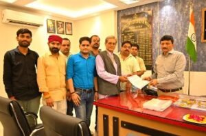 रीवां0प्र01जुलाई24*चोरहटा थाना प्रभारी को निलंबित करने पत्रकार महासंघ ने आईजी को सौंपा माँगपत्र*