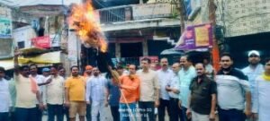 अयोध्या2जुलाई24*भारतीय जनता पार्टी नगर मंडल द्वारा द्वारा राहुल गांधी का पुतला दहन किया गया।