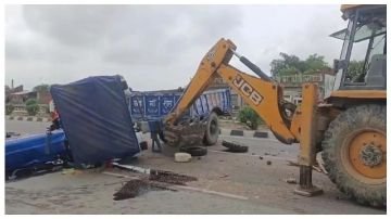 कानपुर देहात 2 जुलाई 24*तेज रफ्तार ट्रक ने ट्रैक्टर ट्रॉली को मारी टक्कर* कानपुर देहात 2 जुलाई 24*तेज रफ्तार ट्रक ने ट्रैक्टर ट्रॉली को मारी टक्कर*