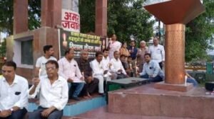 कानपुर नगर4जुलाई24*हाथरस में सत्संग के बाद भगदड़ में नारे गये लोगो की आत्मा की शांति के लिये कैंडल मार्च निकाला