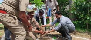 कौशांबी06जुलाई24*डीएम एसपी ने किया पौधारोपण*