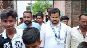 रूडकी हरिद्वार07जुलाई24*डोर टू डोर जाकर माँग रहे है वोट ,कहा जनता जीता रही है