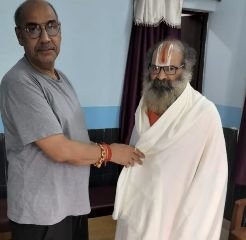 मिर्जापुर7जुलाई24*चित्रकूट में मिर्जापुर के संत रामानुज महाराज का वाइसचांसलर ने किया सम्मान