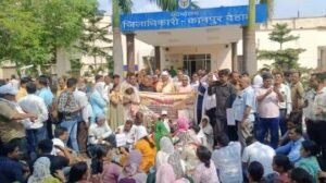 कानपुर देहात 8 जुलाई 24ऑनलाइन हाजिरी के विरोध में पैदल मार्च कर शिक्षकों ने की नारेबाजी*