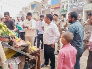 कौशांबी9जुलाई24*नगरपालिका परिषद भरवारी ईओ चलाया पॉलीथिन चेकिंग अभियान*