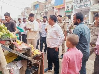 कौशांबी9जुलाई24*नगरपालिका परिषद भरवारी ईओ चलाया पॉलीथिन चेकिंग अभियान*