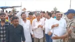 हरिद्वार रुड़की10जुलाई24*पूर्व मुख्यमंत्री हरीश रावत समर्थको के साथ हुए हवालत मे बंद, घंटो चला कॉंग्रेसियो का कोतवाली मे हाई वोल्टेज ड्रामा...