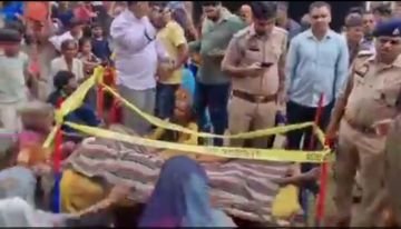 एटा11जुलाई24*बेटी क़ी विदाई से ठीक 24 घंटे पहले पिता का क़त्ल, बेटी के प्रेमी ने क़ी लोमहर्षक वारदात एटा11जुलाई24*बेटी क़ी विदाई से ठीक 24 घंटे पहले पिता का क़त्ल, बेटी के प्रेमी ने क़ी लोमहर्षक वारदात