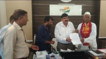 मथुरा12जुलाई24*समाज सेवी प्रकाश चन्द्र अग्रवाल को बनाया एक दिन का अपर नगर आयुक्त: मथुरा12जुलाई24*समाज सेवी प्रकाश चन्द्र अग्रवाल को बनाया एक दिन का अपर नगर आयुक्त: