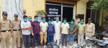 हरिद्वार, रुड़की12जुलाई24/पुलिस की छापेमारी के दौरान 11 पुरुष 8 महिलाओं को एक गेस्ट हाउस से गिरफ्तार किया गया। हरिद्वार, रुड़की12जुलाई24/पुलिस की छापेमारी के दौरान 11 पुरुष 8 महिलाओं को एक गेस्ट हाउस से गिरफ्तार किया गया।