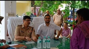 कौशांबी13जुलाई24*थाना समाधान दिवस में पहुंचे डीएम एसपी सुनी फरियाद*