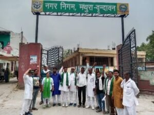 मथुरा12जुलाई24*भाकियू के कार्यकर्ताओं ने नगर निगम कार्यालय पर किया प्रदर्शन, अपर नगर आयुक्त को सोपा ज्ञापन मथुरा12जुलाई24*भाकियू के कार्यकर्ताओं ने नगर निगम कार्यालय पर किया प्रदर्शन, अपर नगर आयुक्त को सोपा ज्ञापन