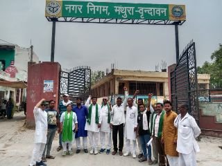 मथुरा12जुलाई24*भाकियू के कार्यकर्ताओं ने नगर निगम कार्यालय पर किया प्रदर्शन, अपर नगर आयुक्त को सोपा ज्ञापन मथुरा12जुलाई24*भाकियू के कार्यकर्ताओं ने नगर निगम कार्यालय पर किया प्रदर्शन, अपर नगर आयुक्त को सोपा ज्ञापन
