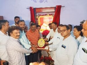 कानपुर नगर14जुलाई24*वरिष्ठ पत्रकार स्व सुरेश त्रिवेदी को जर्नलिस्ट क्लब में सैकड़ों लोगों ने दी विनम्र श्रद्धांजलि।