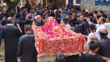 कौशांबी14जुलाई24*फुफी बाबा चादर में क्या लाएं है।*