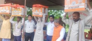 अयोध्या13जुलाई24*विधायक ने बाढ़ प्रभावित क्षेत्र के 100 पीड़ितों को राशन किट बांटी