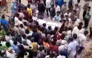 अलीगढ़14जुलाई24*एचटी लाइन टूटकर युवक के ऊपर गिरने से युवक की मौत