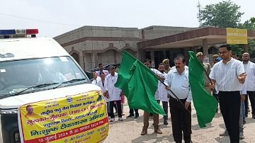 कौशांबी15जुलाई24*बहुद्देशीय पशु चिकित्सा सचल वाहनों को टीकाकरण सहित हरी झण्डी दिखाकर डीएम ने किया रवाना*