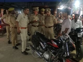 कौशांबी15जुलाई24*कोखराज इंस्पेक्टर ने मोहर्रम के जुलूस यात्रा को लेकर कोखराज क्षेत्र में किया पैदल गस्त*