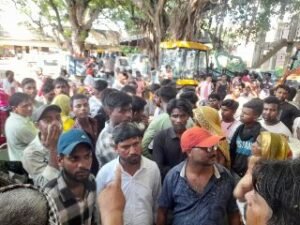 औरैया16जुलाई24*नगर पालिका परिषद औरैया में सफाई कर्मचारियों का हंगामें दार प्रदर्शन।