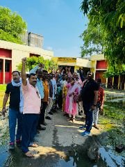 औरैया16जुलाई24*शिक्षकों ने दिया संकुल शिक्षक पद से सामूहिक त्याग पत्र