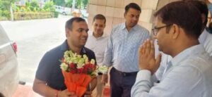 अयोध्या16जुलाई24*नवागत जिलाधिकारी श्री चंद्र विजय सिंह पहुंचे सर्किट हाउस अयोध्या।