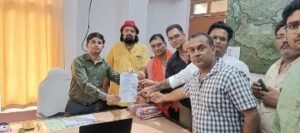 अनूपपुर16जुलाई24शासन द्वारा अधिरोपित फायर एण्ड सेफ्टी प्रकरण में अर्थदण्ड समाप्त करने कलेक्टर को सौपा ज्ञापन