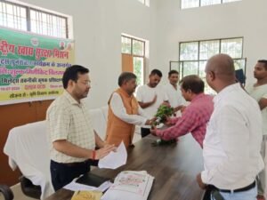 अयोध्या16जुलाई24*निःशुल्क मिनी किट का विधायक नें किया वितरण*