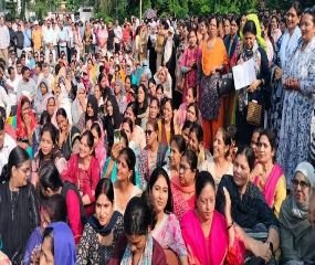 लखनऊ16जुलाई25*शिक्षकों की ऑनलाइन हाजिरी का मामला बढ़ता जा रहा*