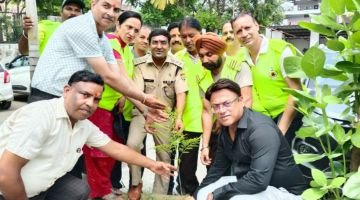 देहरादून16जुलाई24*एक पेड़ माँ के नाम अभियान के अंतर्गत वृहद वृक्षारोपण कार्यक्रम आयोजित किया गया। देहरादून16जुलाई24*एक पेड़ माँ के नाम अभियान के अंतर्गत वृहद वृक्षारोपण कार्यक्रम आयोजित किया गया।