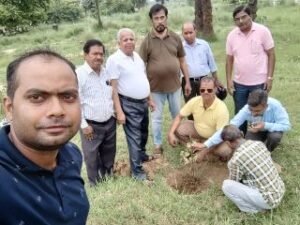 बाराबंकी17जुलाई24*प्राइवेट डॉक्टर्स व यूनानी डॉक्टर्स एसोसिएशन ने किया पौधरोपण