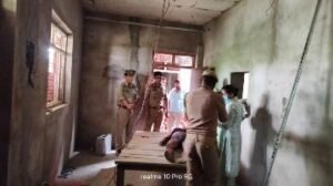 रायबरेली17जुलाई24*क्षेत्र के खेरवा गांव में रस्सी के सहारे छत के कुंडे से लटकता मिला 48 वर्षीय व्यक्ति का शव