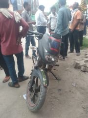 मथुरा19जुलाई24*ट्रैफिक पुलिस के रोकने पर बाइक सवार व्यक्ति ने ट्रैफिक पुलिस के साथ की बत्तमीजी।