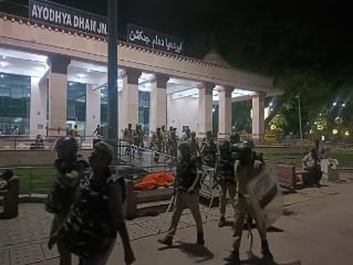 अयोध्या19जुलाई24*आगामी त्यौहारों गुरु पूर्णिमा, कावड़ यात्रा, सावन झूला मेला के चलते अयोध्या में अभी से ही सुरक्षा व्यवस्था सख्त।